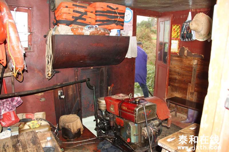 Ƭ 048.jpg